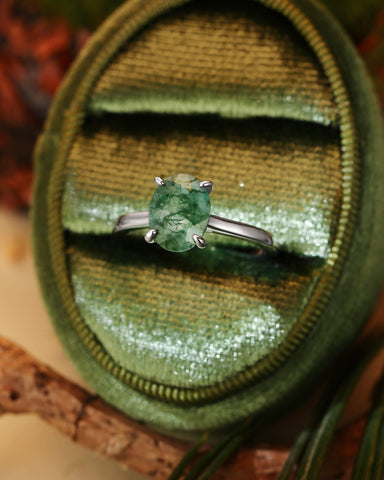 FIORA Simple Oval Cut Moss Agate Promise Ring