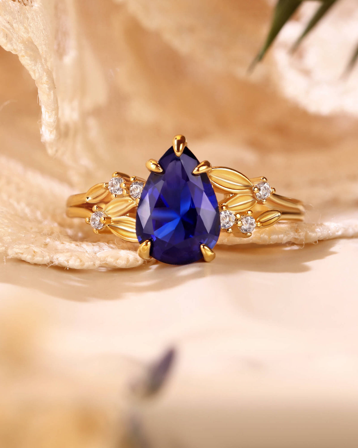 MAELYS Pear Cut Blue Sapphire Leaf Engagement Ring
