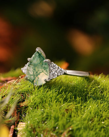 CLOVER Pear Cut Moss Agate Classic Engagement Ring
