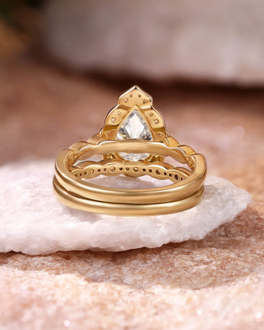 NIAMH Pear Cut Moissanite Bridal Ring Set Vintage Lace Halo Engagement Ring Set