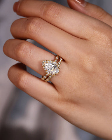 NIAMH Pear Cut Moissanite Bridal Ring Set Vintage Lace Halo Engagement Ring Set