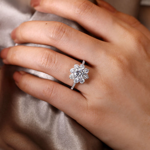 FLORA Round Cut Flower engagement ring