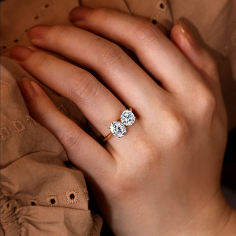 JUNIVE Round & Oval Cut Toi et Moi Unique Engagement Ring