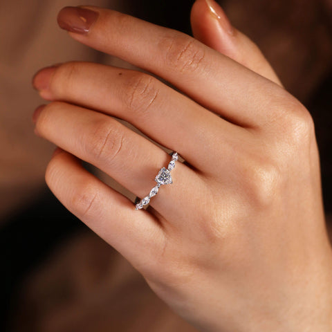 MIRA lovely heart shaped Engagement Ring