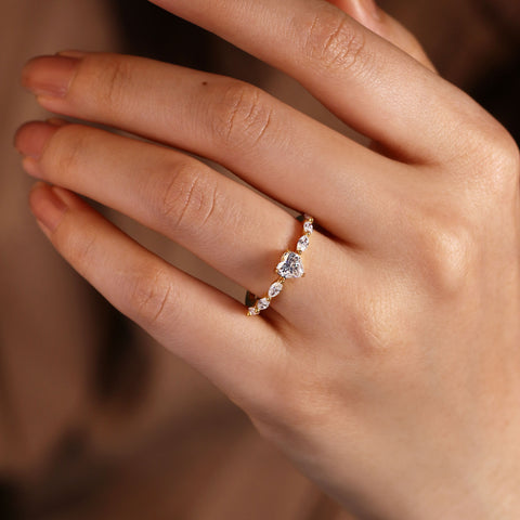 MIRA lovely heart shaped Engagement Ring
