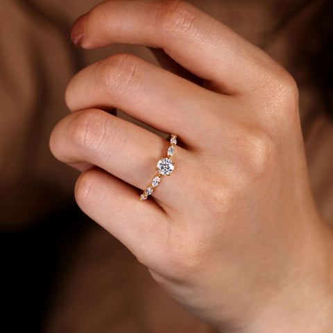 LUNA Four-Prong round brilliant cut Proposal Ring