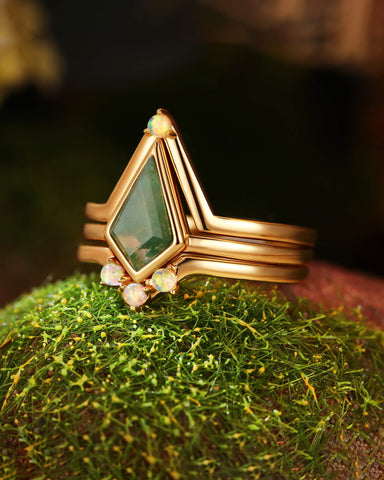 MOSSLYN Unique Bezel Set Kite Cut Moss Agate & Opal Engagement Ring Set 3pcs