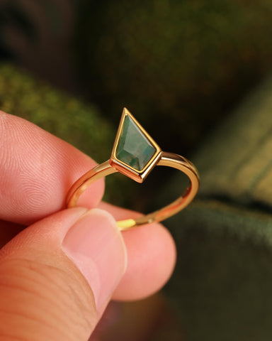 SILVABELLE Minimalist Bezel Set Kite Cut Moss Agate Solitaire Engagement Ring