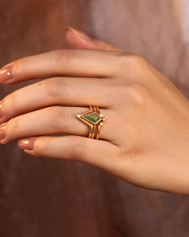 MOSSLYN Unique Bezel Set Kite Cut Moss Agate & Opal Engagement Ring Set 3pcs