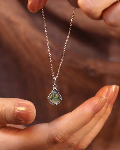 VERDANYA Fan Shaped Moss Agate Forest Necklace
