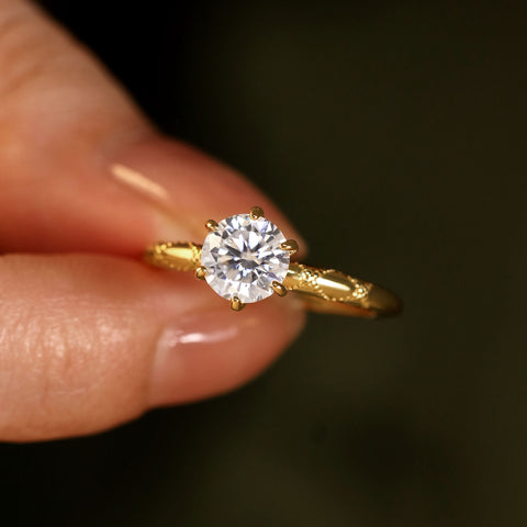 CLARA Round Cut Engagement Ring Six-Prong Classic Solitaire Ring